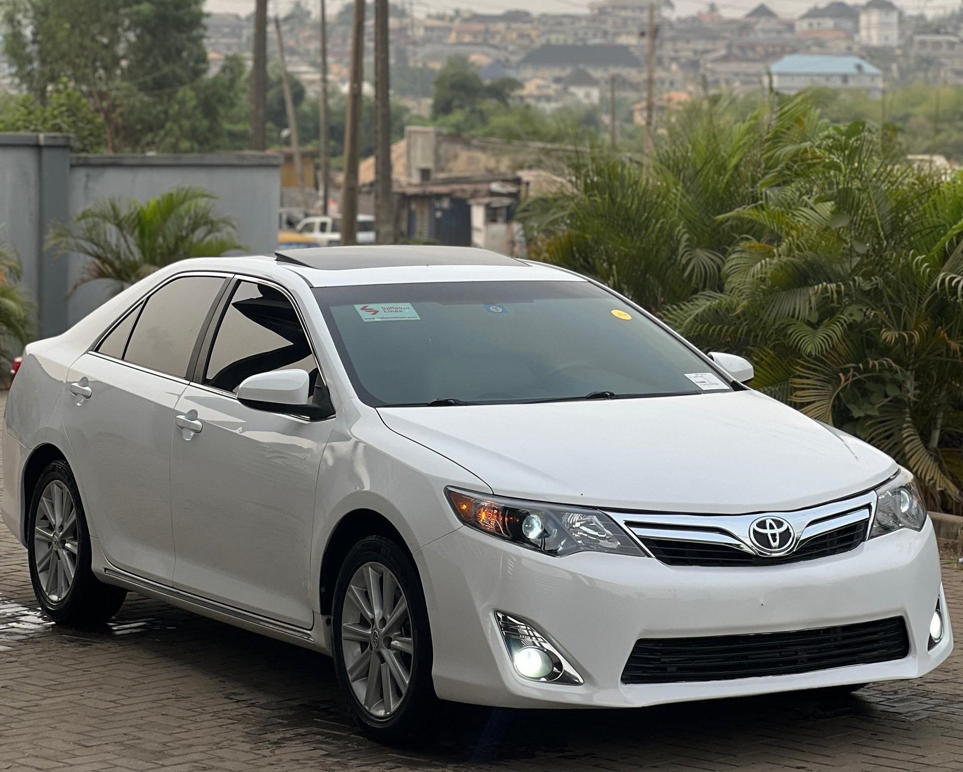 2013 Toyota Camry XLE foreign used